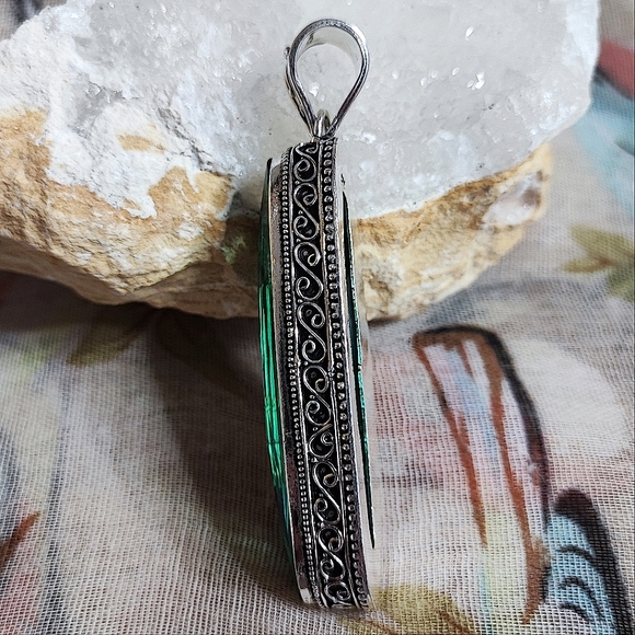 Emerald Green Elongated Faceted Glass Crystal Stone Sterling Silver 925 Pendant - Picture 10 of 15